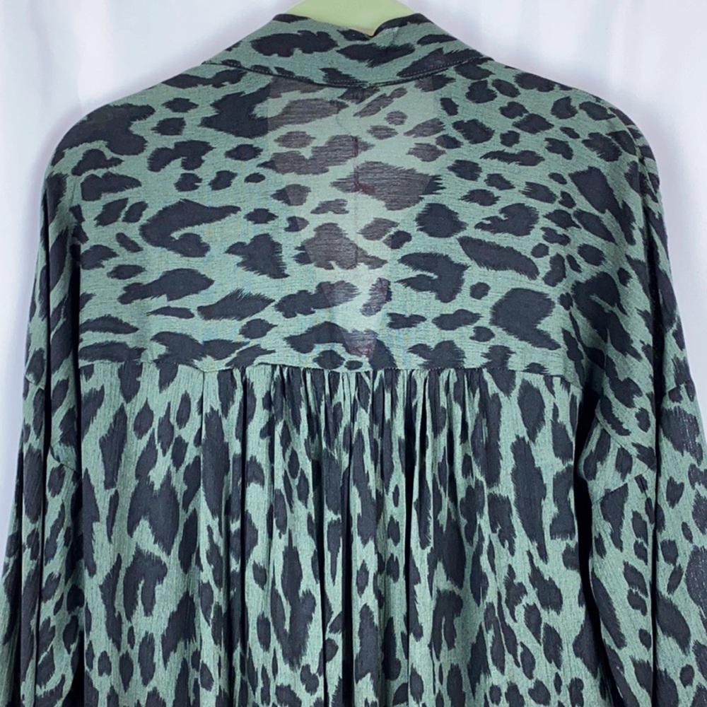 UMGEE Animal Print V-Neck Collar Tunic--Only Small  Left - Picture 8 of 11